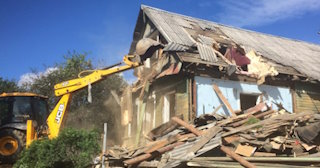 Промышленный демонтаж пристроек к дому в Можге | Цены от 578 руб. за м2