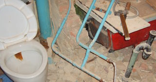 Профессиональный демонтаж перегородки ванной и туалета в Можге - от 578 рублей